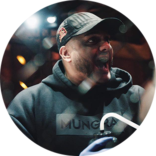 Dayon Mungra — Oprichter & Hoofdcoach